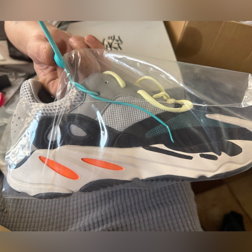 Yeezy 700 runner